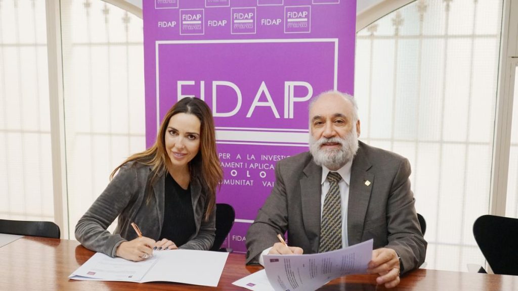 Mónica Duart y el presidente de la Fundación para la Investigación, Desarrollo y Aplicación de la Psicología de la Comunidad Valenciana (FIDAP), Francisco Santolaya